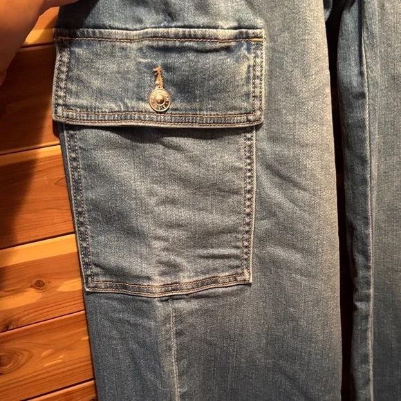 American Eagle Super high Rise baggy Wide Leg Jeans w cargo pockets - Picture 5 of 10